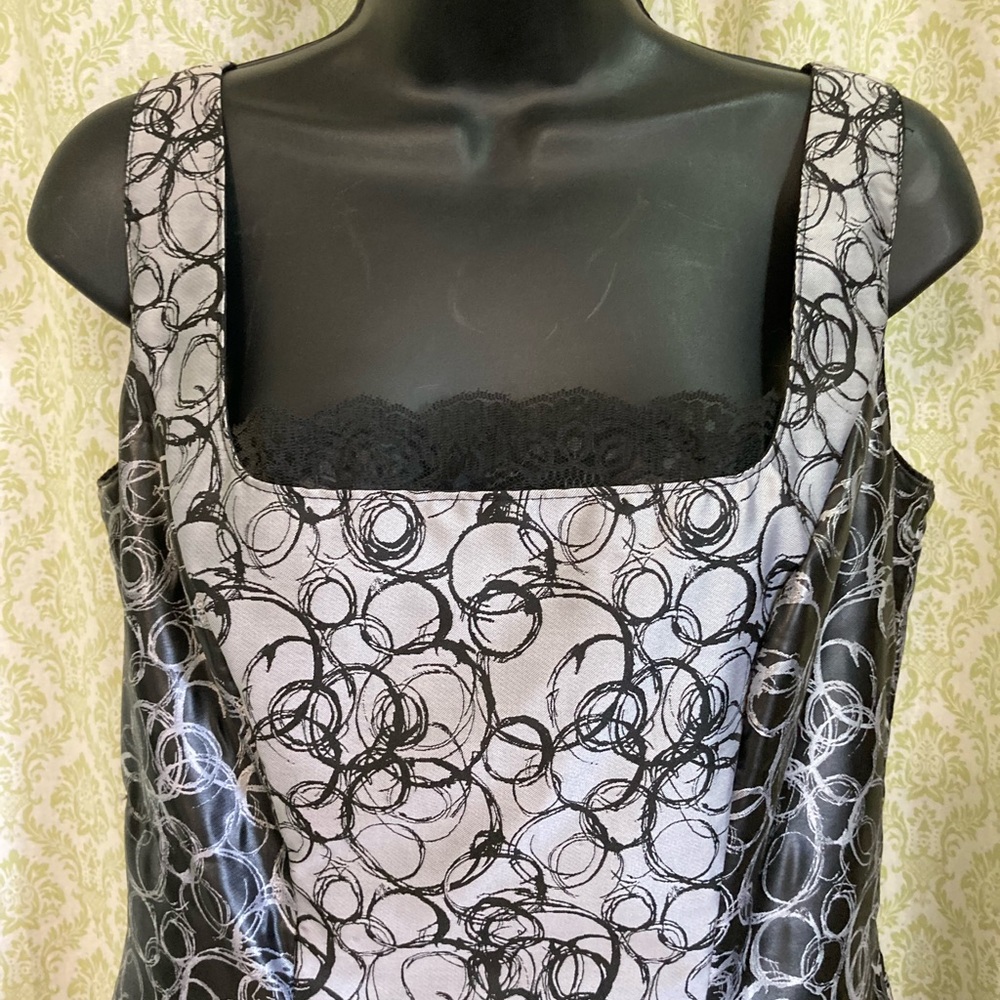 ✨2x HOST PICK✨ Silvery gray and black brocade dress - Picture 7 of 8